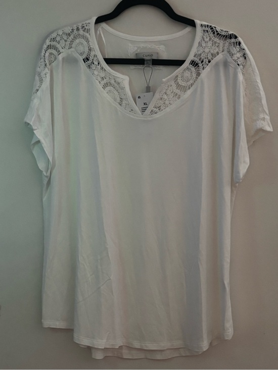 Cupio Tops - XL NWT Cupio White Lace Yoke Short Sleeve Top